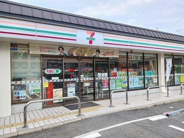 セブンイレブン京都梅津店：90m