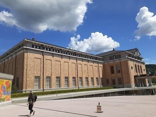 京都市美術館：800m