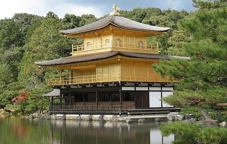 金閣寺：250m