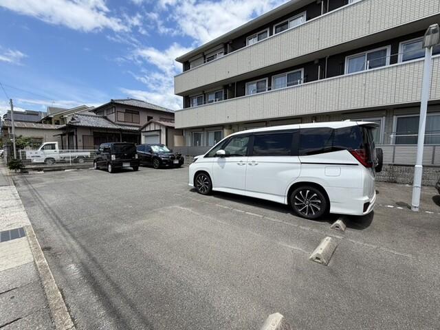 鳥羽リョウコウ（102） 駐車場