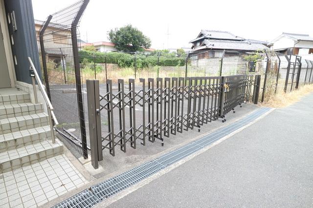 エルクレールＥＳＴⅠ（102） 駐車場