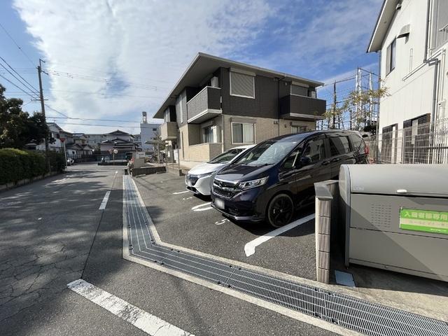 グランレイク金剛（201） 駐車場