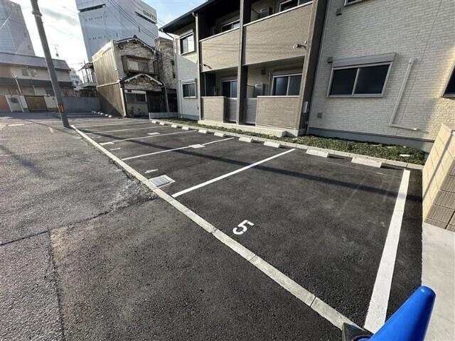 ＦａｍｉｌｉａｒＧａｒｄｅｎさくら 駐車場