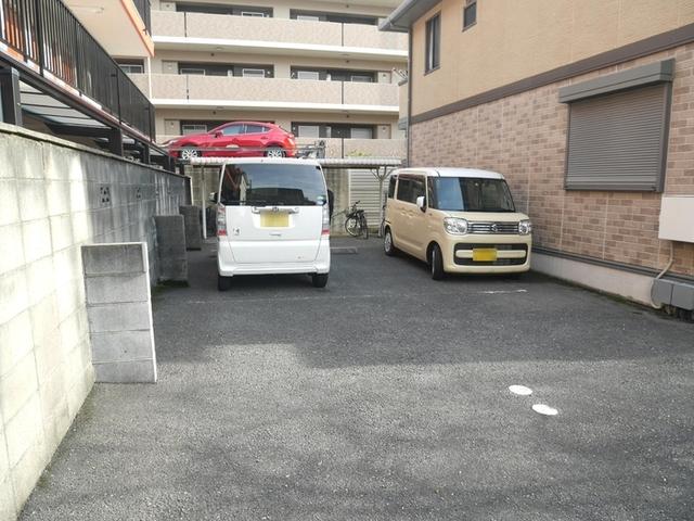 長興寺コーポ（105） 駐車場
