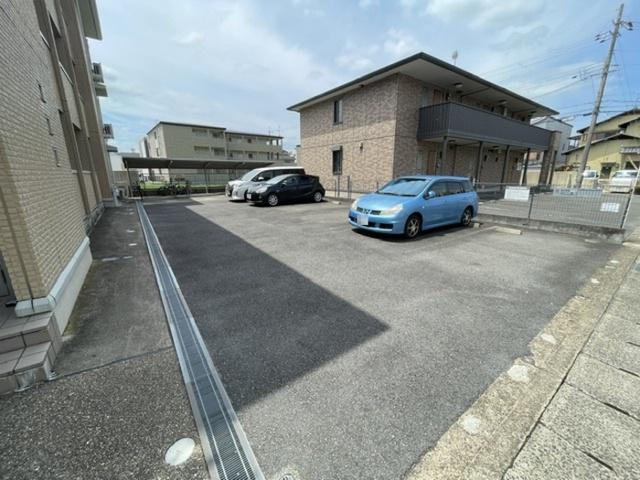 ヴィクトワール（303） 駐車場