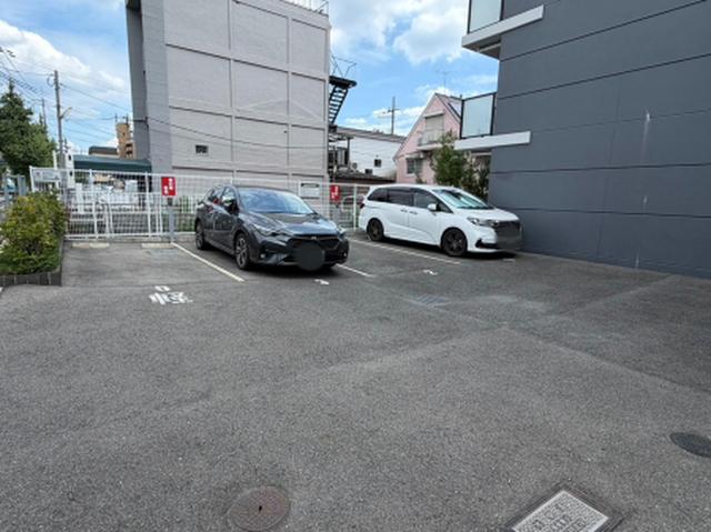 ストーリーズ　うずまさ（302） 駐車場