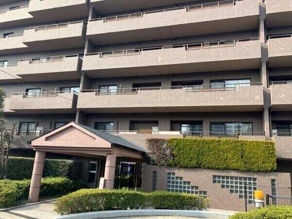 阪急宝塚線「曽根」駅まで徒歩2分。梅田方面へ快適にアクセス可能で、通勤・通学に便利な立地です。