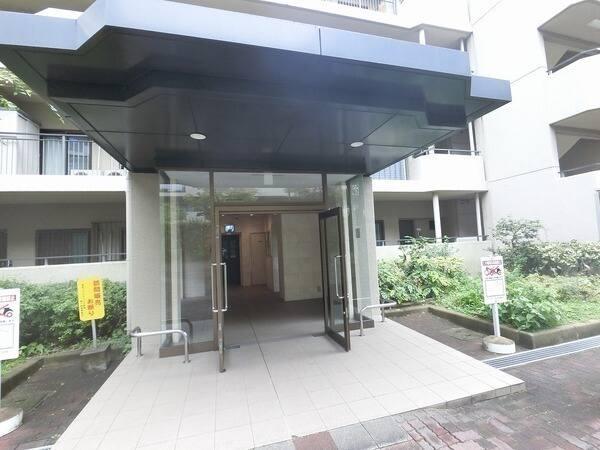 1985年3月築。RC造地上7階建、総戸数338戸の大規模マンションです。ペット飼育可(細則有り)。