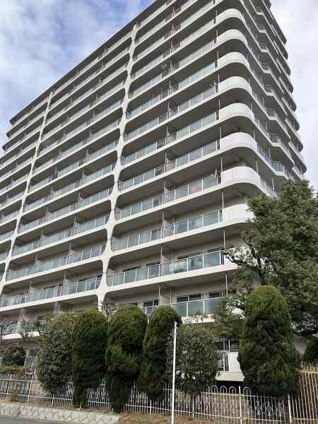 SRC造地上14階建7階部分。北大阪急行線「緑地公園」駅徒歩6分。通勤通学に便利な立地です。