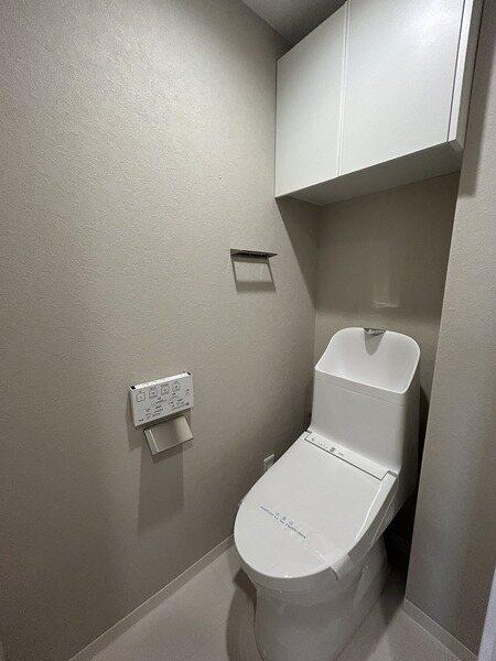 晴れた日は気持ち良い青空が広がる、南向き・6階部分。実際の陽当りや眺望を、ぜひ現地でご確認ください。