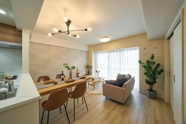 敷地内は緑豊かな環境です。朝や夕方、ちょっとした散歩に利用すれば、爽やかな気分になれそうです。