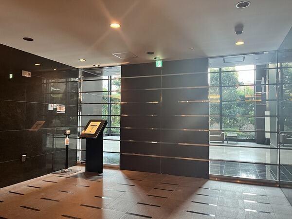 防犯面に配慮されたオートロック付きです。フロントサービスもあり、暮らしを快適にサポートします。