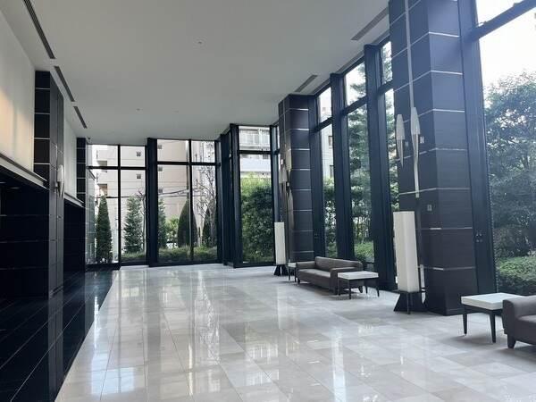 防犯面に配慮されたオートロック付きです。フロントサービスもあり、暮らしを快適にサポートします。