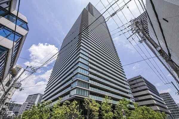 新梅田エリアに聳える総871邸の免震高層タワーレジデンス。都心にありながら緑豊かな住環境です。