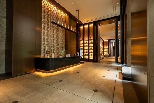 ソファとテーブルが設置されており、ちょっとした打ち合わせやお待ち合わせなどにご利用いただけます。