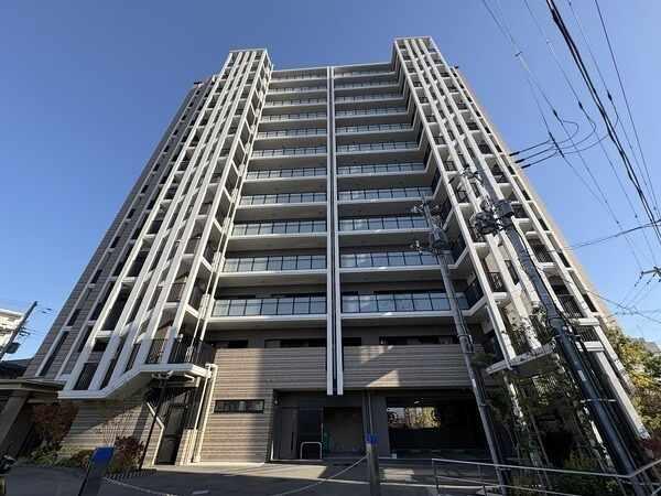 2023年3月築・RC造地上13階建3階部分。阪急京都線「上新庄」駅まで徒歩8分の立地です。