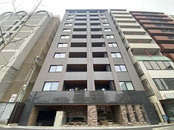 2022年11月築、地上11階建てマンション。阪急京都線「大宮」駅徒歩6分の利便性良好な立地です。