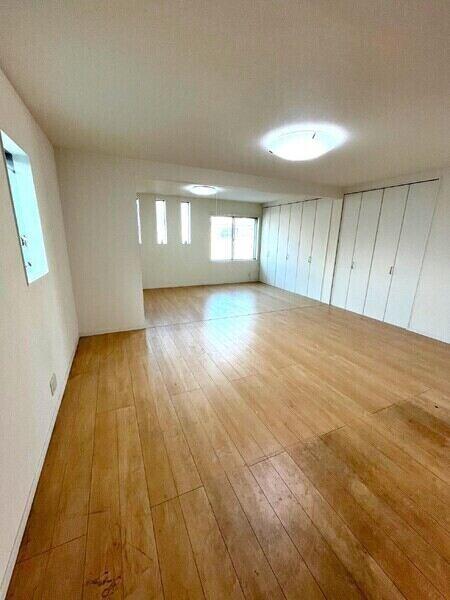 広々としたLDKは北・西・南の3面開口。大きな収納が備わり、すっきりとした空間が保てます。