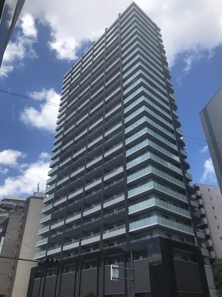 地下鉄長堀鶴見緑地線「松屋町」駅徒歩1分。2011年1月築、地上26階建の免震タワーマンション。