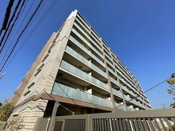 地下鉄御堂筋線「新金岡」駅徒歩6分の交通利便性の良い立地。2022年6月建築のマンションです。