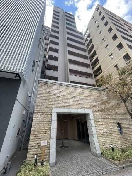 地下鉄谷町線・地下鉄長堀鶴見緑地線が利用可能な「谷町六丁目」駅まで徒歩1分。通勤・通学に便利です。