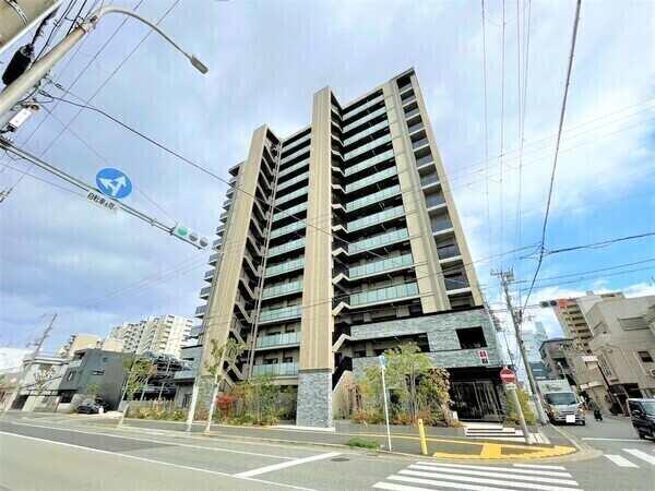 スーパー・ドラッグストアなどの買い物施設、小学校、公園などが身近に揃う暮らしやすい環境です。