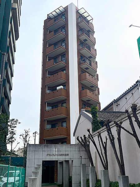 大阪メトロ谷町線「四天王寺前夕陽ケ丘」駅徒歩3分など、3路線3駅が利用でき交通至便な立地です。