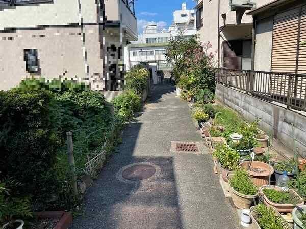 建築条件無しです。周囲に既に建物が建っているため、採光状況などを考慮して、プラニングできます。