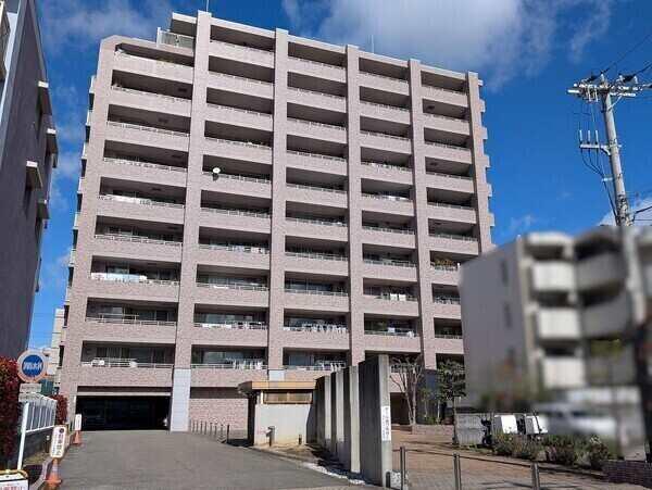 最寄り駅徒歩3分×複数路線利用可能な立地。2002年2月築、11階建・総戸数49戸のマンションです。