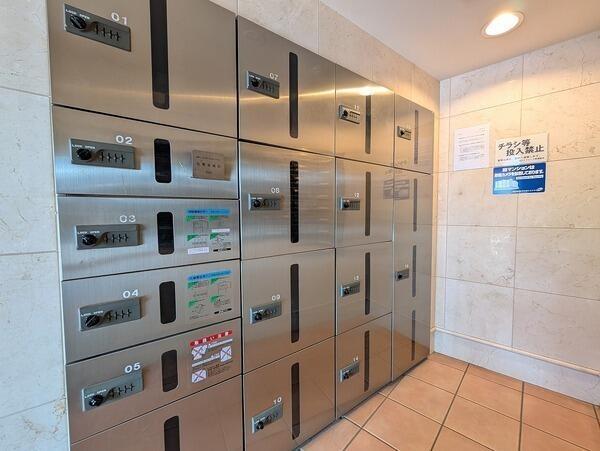 防犯面に配慮されたオートロック付き。留守にしがちな日中帯は管理員により有人管理されています。