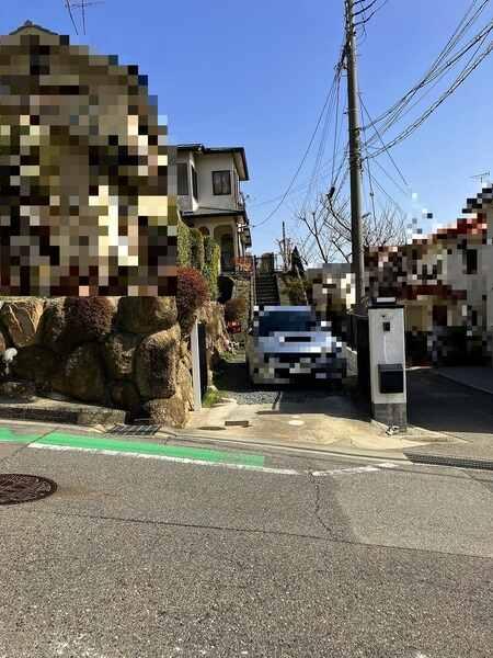 建築条件無　緑豊かな住宅地に存します　