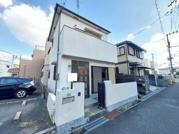 JR東海道本線「芦屋」駅まで徒歩6分、2沿線3駅利用可能。周辺には買い物施設が多数点在しています。