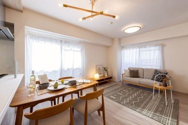 フロートタイプの下足入が備わっています。クランクイン廊下が採用され、プライバシーに配慮された間取り。