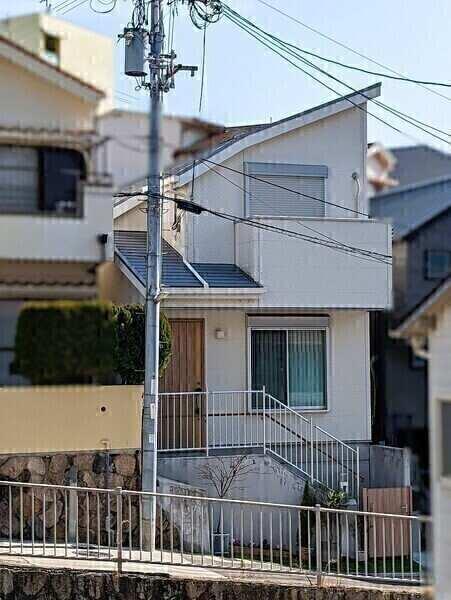 2階の洋室約6.6帖・洋室約5.9帖は、バルコニーに面した明るい空間。2面に窓があり通風も良好です。