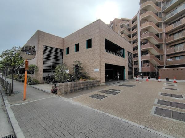 ユニハイム園田弐番館 駐車場