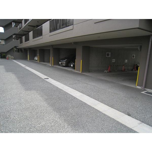 クレアーレ塚口 駐車場