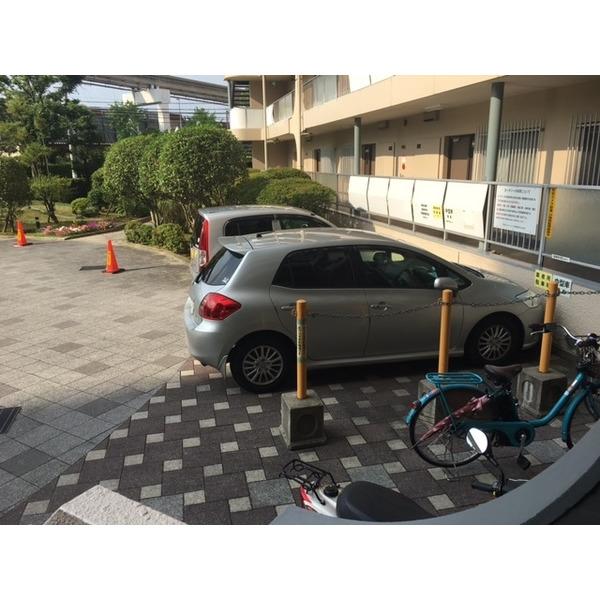 千里スカイハイツ 駐車場