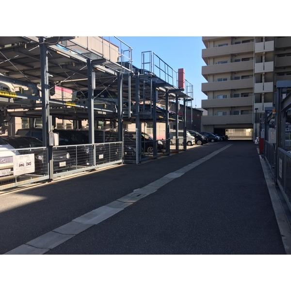 グラビスコート北花田 駐車場