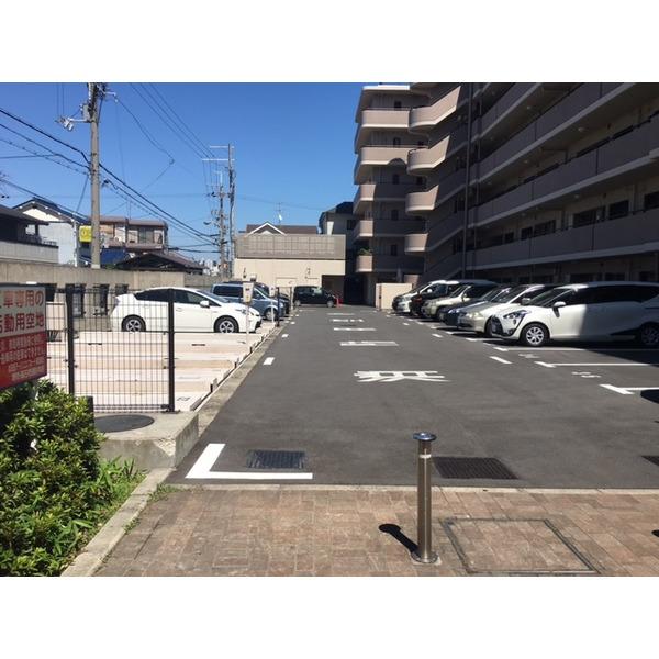 北花田アーバンコンフォート 駐車場