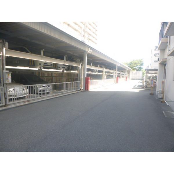 ヴィオヌール新金岡東館 駐車場
