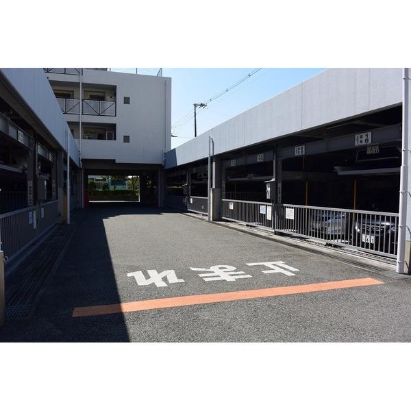 ライフステージ新金岡 駐車場
