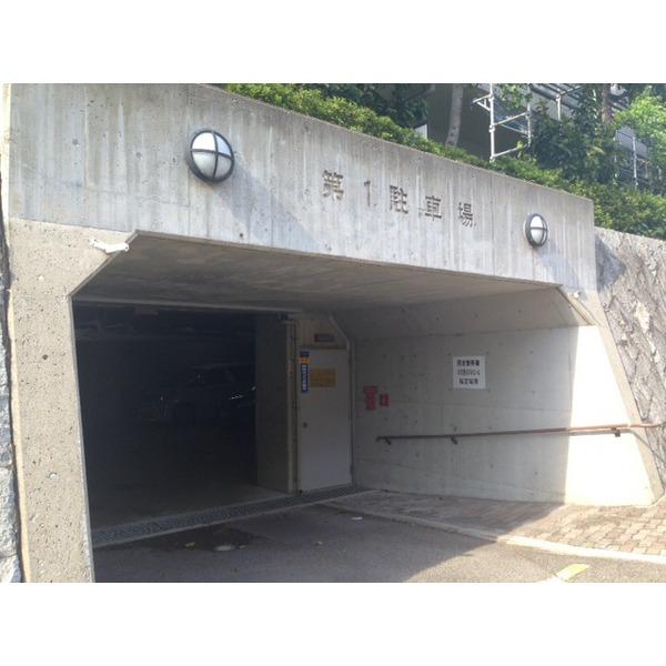 ライオンズマンション西宮高座 駐車場