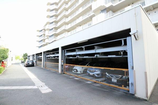 パレ千里 駐車場