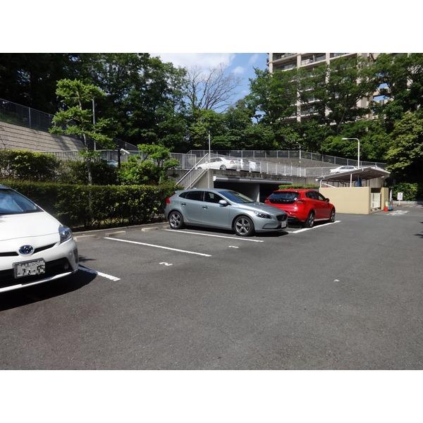 東急ドエル・アルス千里丘 駐車場