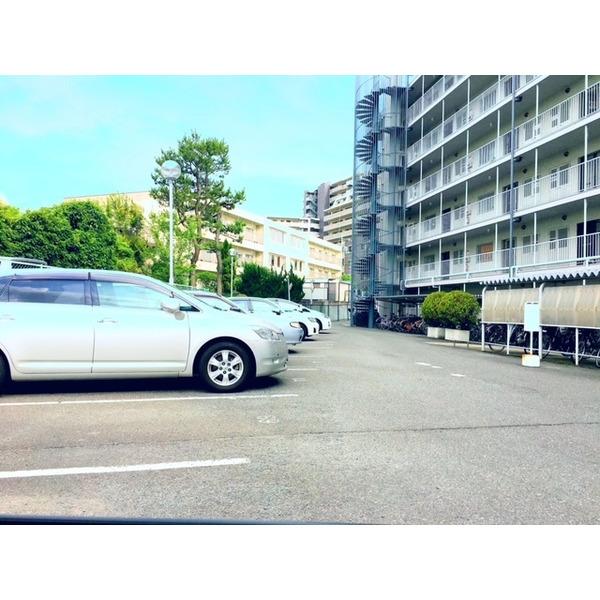千里泉ヶ丘スカイハイツ 駐車場