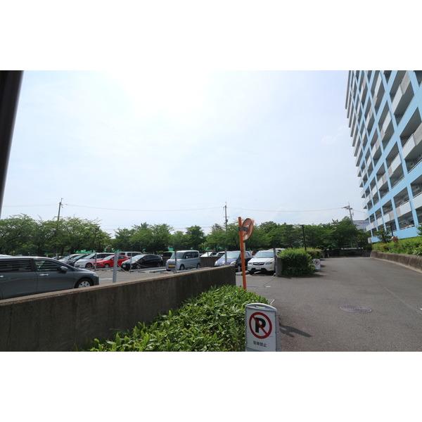 モンセーヌ南茨木 駐車場