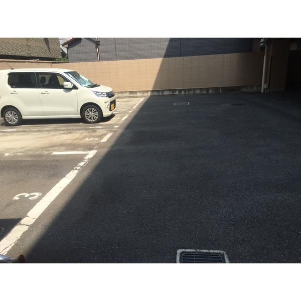 ルミエール住吉 駐車場