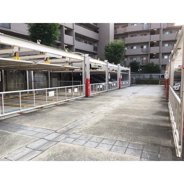 ジュオール北畠 駐車場