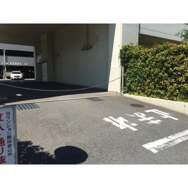 レスタージュ北花田 駐車場