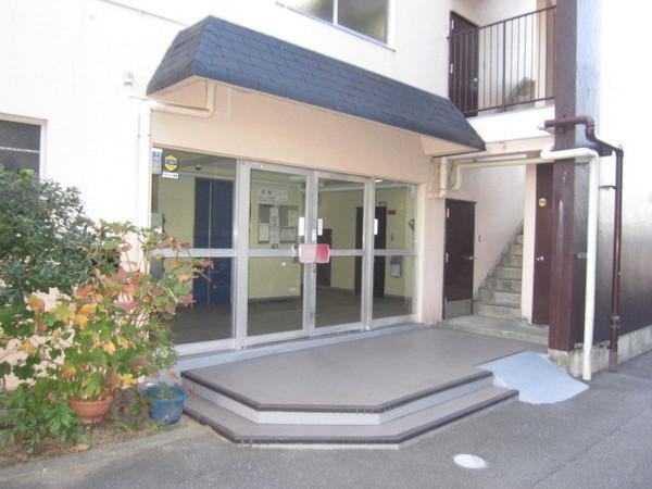 メイゾン初芝 エントランス
